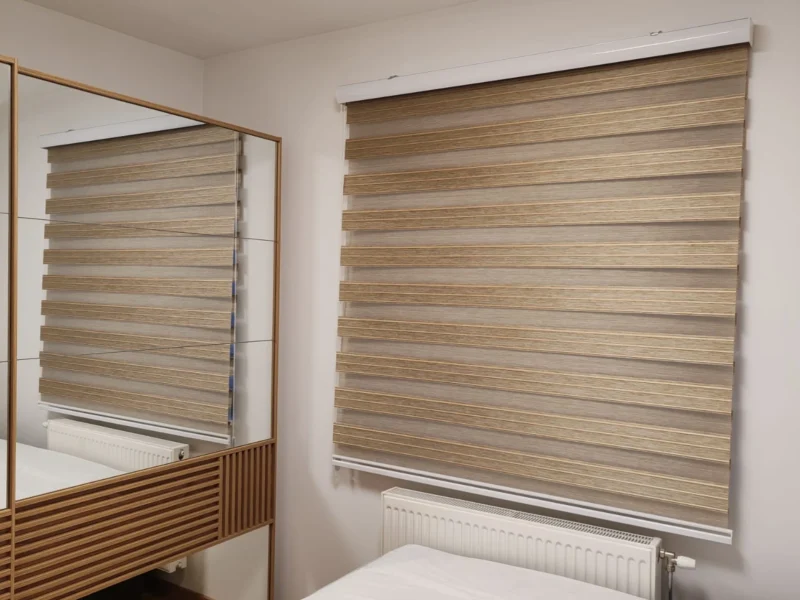 Zebra zavese po meri u modernoj spavaćoj sobi