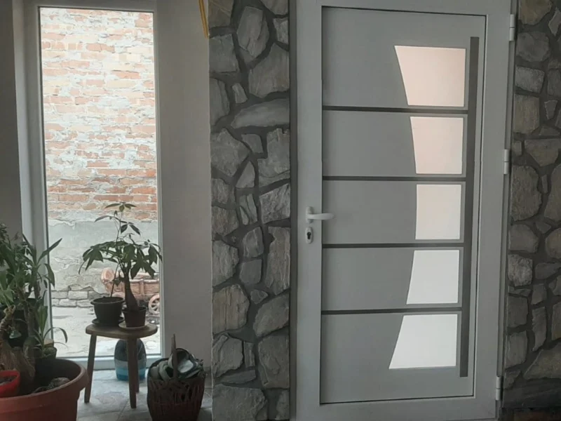 Aluminijumska ulazna vrata Elvial sa inox ukrasnim panelom